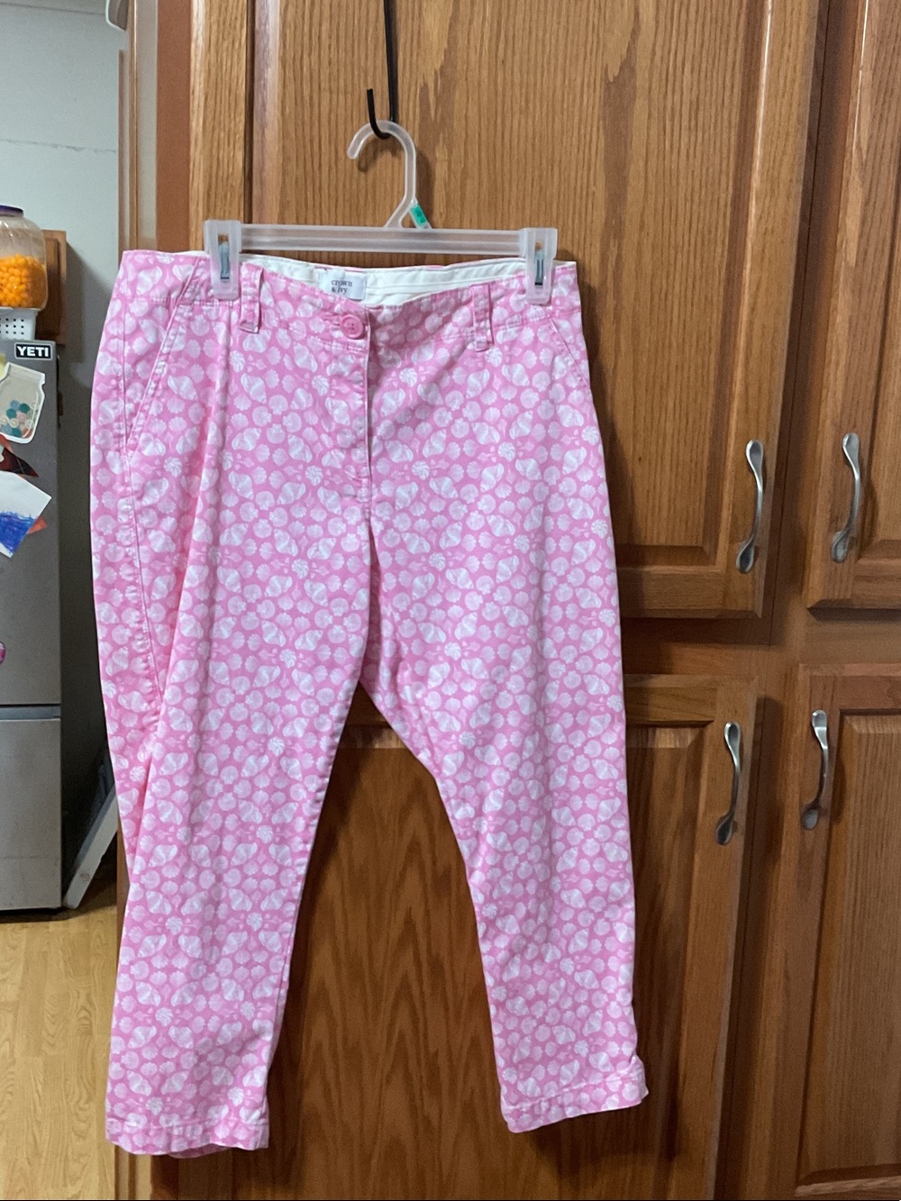 crown & ivy Pink seashell Patterned Cropped Pants ladies size 8